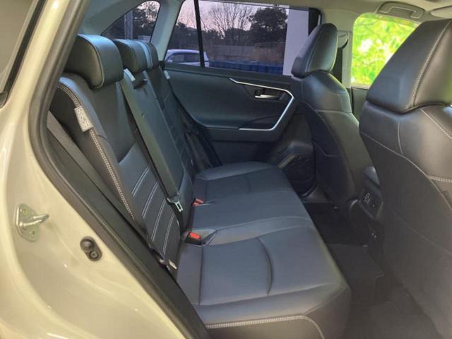 ＲＡＶ４ ４ＷＤ　Ｇ　Ｚパッケージ　サンルーフ／純正エアロ／保証書／純正　９インチ　ナビ／トヨタセーフティセンス／シートヒーター　前席／車線逸脱防止支援システム／シート　合皮／電動バックドア／ドライブレコーダー　前後　フルエアロ　４ＷＤ（5枚目）