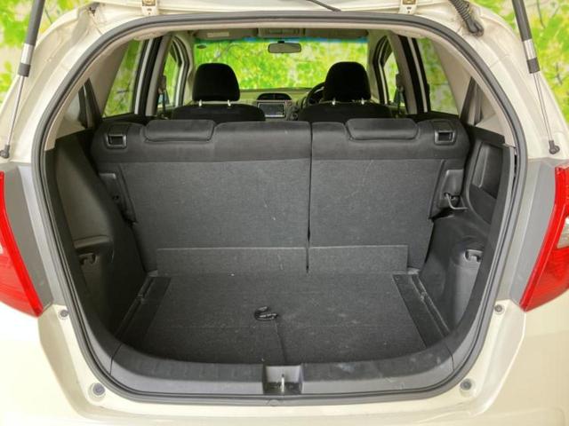 フィット 13G・10thアニバーサリー 新品タイヤ/保証書/純正 ナビ/ETC/EBD付ABS/バックモニター/フルセグTV/エアバッグ 運転席/エアバッグ 助手席/衝突安全ボディ/パワーウインドウ/キーレスエントリー/パワーステアリング(8枚目)