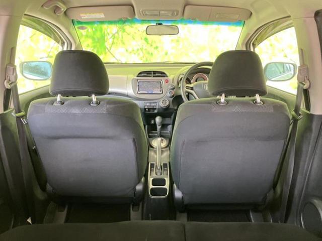 フィット 13G・10thアニバーサリー 新品タイヤ/保証書/純正 ナビ/ETC/EBD付ABS/バックモニター/フルセグTV/エアバッグ 運転席/エアバッグ 助手席/衝突安全ボディ/パワーウインドウ/キーレスエントリー/パワーステアリング(19枚目)