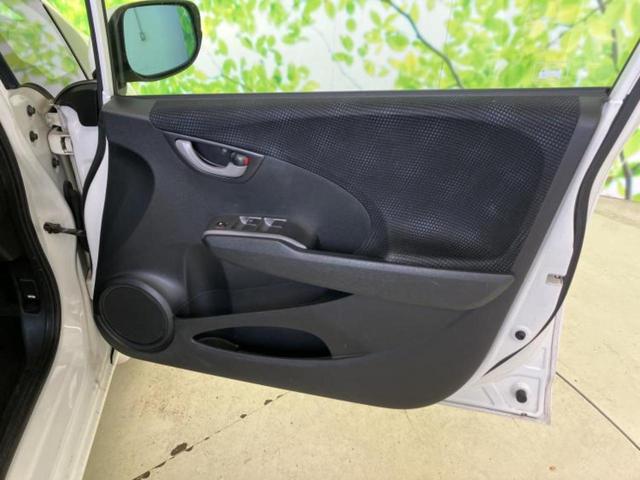 フィット 13G・10thアニバーサリー 新品タイヤ/保証書/純正 ナビ/ETC/EBD付ABS/バックモニター/フルセグTV/エアバッグ 運転席/エアバッグ 助手席/衝突安全ボディ/パワーウインドウ/キーレスエントリー/パワーステアリング(22枚目)