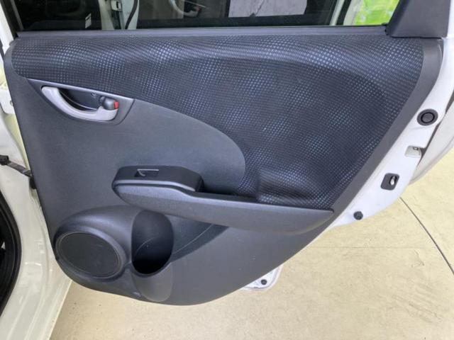 フィット 13G・10thアニバーサリー 新品タイヤ/保証書/純正 ナビ/ETC/EBD付ABS/バックモニター/フルセグTV/エアバッグ 運転席/エアバッグ 助手席/衝突安全ボディ/パワーウインドウ/キーレスエントリー/パワーステアリング(23枚目)