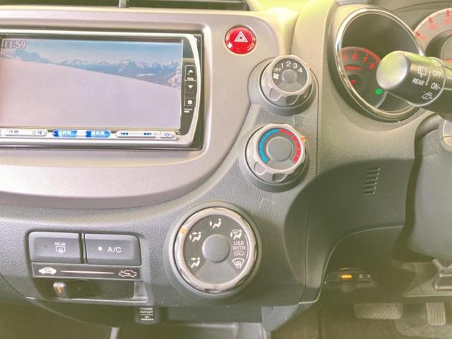 フィット 13G・10thアニバーサリー 新品タイヤ/保証書/純正 ナビ/ETC/EBD付ABS/バックモニター/フルセグTV/エアバッグ 運転席/エアバッグ 助手席/衝突安全ボディ/パワーウインドウ/キーレスエントリー/パワーステアリング(31枚目)