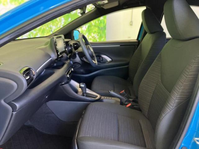 ヤリス ハイブリッドＺ　保証書／ディスプレイオーディオ＋ナビ／衝突安全装置／シートヒーター／車線逸脱防止支援システム／ドライブレコーダー　社外／ヘッドランプ　ＬＥＤ／Ｂｌｕｅｔｏｏｔｈ接続／ＥＢＤ付ＡＢＳ　バックカメラ（6枚目）