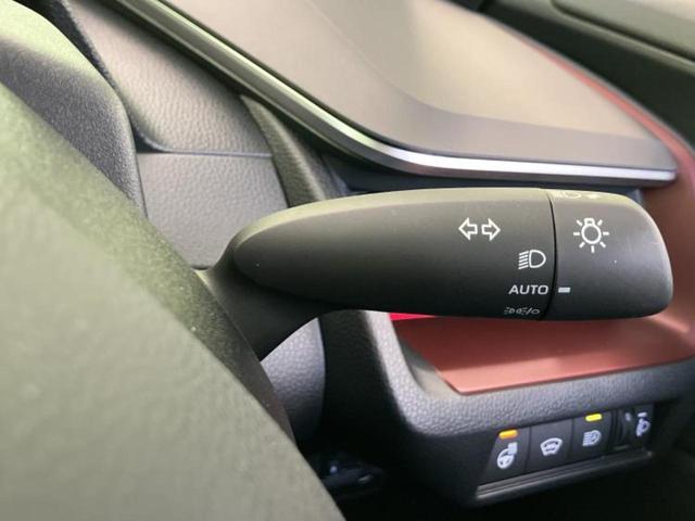 プリウス Ｚ　サンルーフ／純正エアロ／ディスプレイオーディオ＋ナビ１１インチ／デジタルインナーミラー／トヨタセーフティセンス／シートヒーター　前席／パノラミックビューモニター／車線逸脱防止支援システム　全周囲カメラ（17枚目）