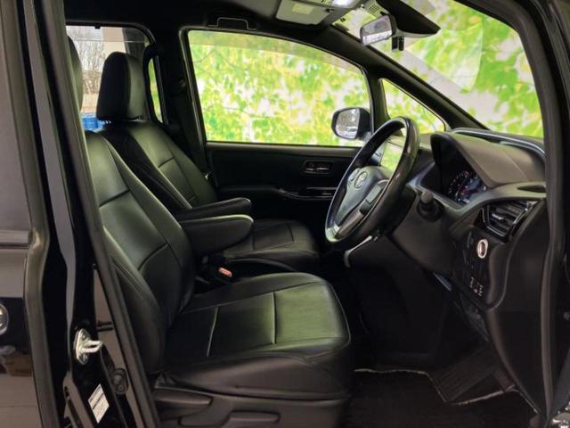 ヴォクシー ＺＳキラメキ２　新品タイヤ／保証書／社外　９インチ　ＳＤナビ／フリップダウンモニター　社外　１２．８インチ／衝突安全装置／両側電動スライドドア／車線逸脱防止支援システム／シート　合皮／ドライブレコーダー　前後　ＥＴＣ（4枚目）