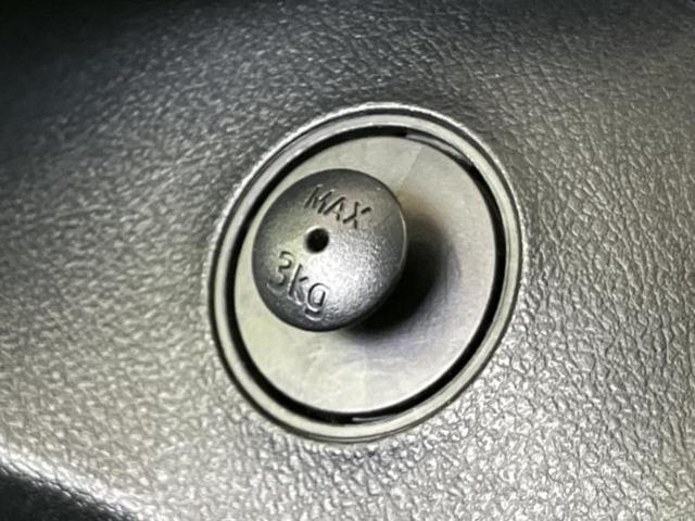 シエンタ ハイブリッドＧクエロ　新品タイヤ／保証書／純正　ＳＤナビ／トヨタセーフティセンス／両側電動スライドドア／パノラミックビューモニター／車線逸脱防止支援システム／シート　ハーフレザー／ドライブレコーダー　純正　全周囲カメラ（38枚目）