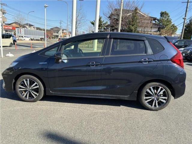 フィットハイブリッド ハイブリッド・Sホンダセンシング 保証書/純正 8インチ SDナビ/ホンダセンシング/車線逸脱防止支援システム/ドライブレコーダー 純正/ヘッドランプ LED/Bluetooth接続/ETC/EBD付ABS/横滑り防止装置 禁煙車(2枚目)