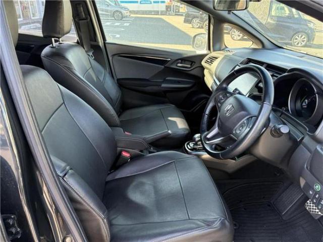 フィットハイブリッド ハイブリッド・Sホンダセンシング 保証書/純正 8インチ SDナビ/ホンダセンシング/車線逸脱防止支援システム/ドライブレコーダー 純正/ヘッドランプ LED/Bluetooth接続/ETC/EBD付ABS/横滑り防止装置 禁煙車(5枚目)