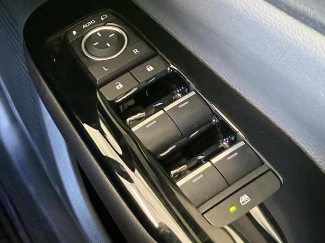 プリウス Ｚ　サンルーフ／エアロ／保証書／ディスプレイオーディオ＋ナビ／デジタルインナーミラー／トヨタセーフティセンス／シートヒーター／パノラミックビューモニター／車線逸脱防止支援システム／シート　合皮　フルエアロ（29枚目）