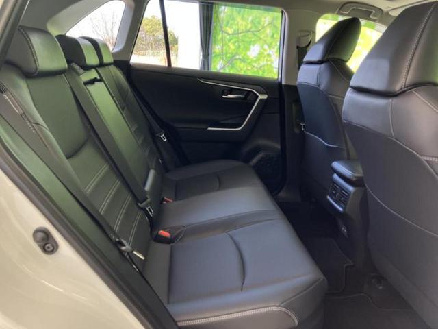 ＲＡＶ４ ４ＷＤハイブリッドＧ　サンルーフ／保証書／ディスプレイオーディオ＋ナビ１１インチ／デジタルインナーミラー／衝突安全装置／シートヒーター／パノラミックビューモニター／車線逸脱防止支援システム／シート　合皮　全周囲カメラ（5枚目）