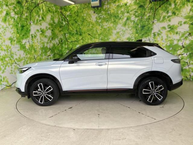 ヴェゼル ｅＨＥＶプレイ　新品タイヤ／サンルーフ／保証書／ディスプレイオーディオ＋ナビ９インチ／衝突安全装置／シートヒーター／車線逸脱防止支援システム／シート　ハーフレザー／電動バックドア／ドライブレコーダー　純正　ドラレコ（2枚目）