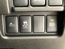 日々の運転を支えるスイッチ類を備えています。直感的な操作が可能で、快適なドライブをサポートするでしょう。