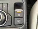 電子パーキングブレーキとオートホールド機能で、足元の操作が楽になります。坂道での運転も安心。運転支援機能が日常をサポートします。