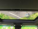 開放感あふれるサンルーフが、車内空間をより快適にします。天候に合わせて開閉が可能で、様々なシーンで活躍します。
