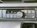 快適な車内空間を実現するエアコン。温度調整や風向調整も容易で、四季を通じて快適なドライブを楽しめます。