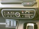 温度調整機能はもちろん、風量や風向きも細かく調整可能。快適な車内空間を実現します。