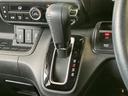 スムーズなシフトチェンジが可能なシフトレバー。運転の楽しさを高め、快適なドライブをサポートします。操作感にもこだわった設計です。