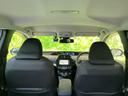 前席の背面から運転席まわりまで見渡せる室内で、前方の様子を確認しやすいレイアウトです。座席や足元はすっきりとまとまり、乗員が落ち着いて過ごせる空間になっています。