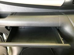 ＷＥＣＡＲＳでは各商談席に大型モニターをご用意しております！見やすい大画面でゆったりと全国の在庫をご覧いただけます！是非ご来店お待ちしております！ 7