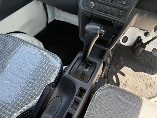 ＮＴ１００クリッパートラック ＤＸ　／２ＷＤ／ＡＴ３速／三方開／鳥居／エアコン／パワステ／運転席エアバッグ／シートカバー／フロアマット／ＥＴＣ車載器／全国対応１年保証／型式ＤＲ１６Ｔ／軽トラック（16枚目）