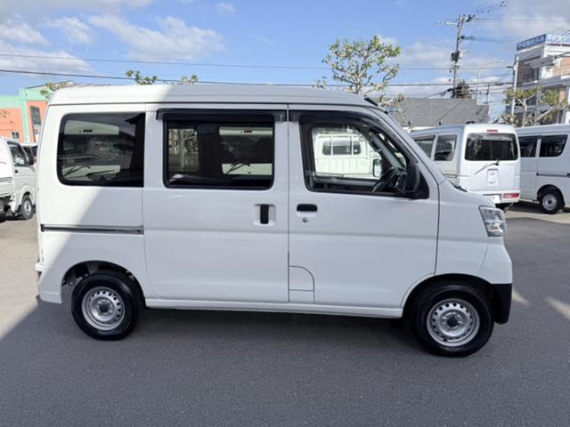 ハイゼットカーゴ スペシャル ハイルーフ/オートマ車/ナビ&TV/バックカメラ/ETC/エアコン/パワーステアリング/フロアマット/車検整備付き(7枚目)