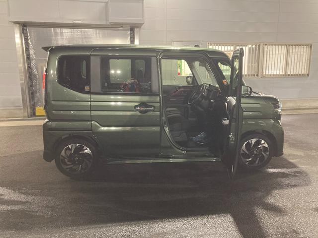 スペーシアカスタム カスタム　ＨＹＢＲＩＤ　ＸＳターボ　両側電動スライドドア　１５インチアルミ　オートライト　プッシュスタート　ステアリングヒーター　シートヒーター　オートエアコン　衝突被害軽減システム　アイドリングストップ　横滑り防止機能　衝突安全ボディ　盗難防止システム（10枚目）