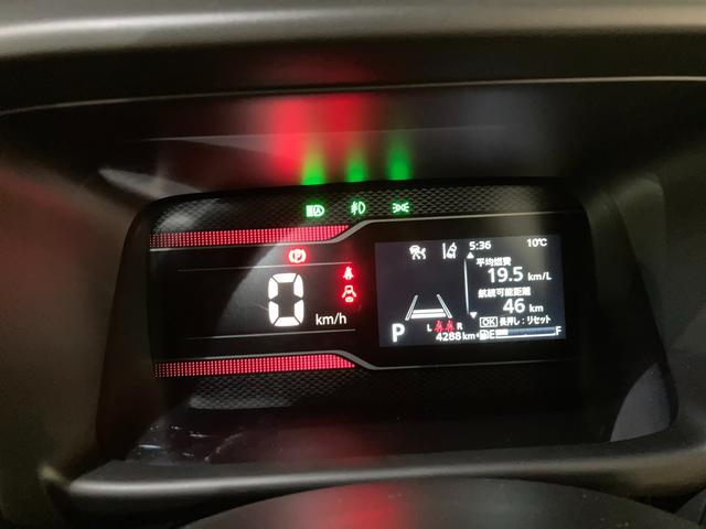 スペーシアカスタム カスタム　ＨＹＢＲＩＤ　ＸＳターボ　両側電動スライドドア　１５インチアルミ　オートライト　プッシュスタート　ステアリングヒーター　シートヒーター　オートエアコン　衝突被害軽減システム　アイドリングストップ　横滑り防止機能　衝突安全ボディ　盗難防止システム（21枚目）