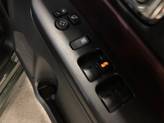 スペーシアカスタム カスタム　ＨＹＢＲＩＤ　ＸＳターボ　両側電動スライドドア　１５インチアルミ　オートライト　プッシュスタート　ステアリングヒーター　シートヒーター　オートエアコン　衝突被害軽減システム　アイドリングストップ　横滑り防止機能　衝突安全ボディ　盗難防止システム（34枚目）