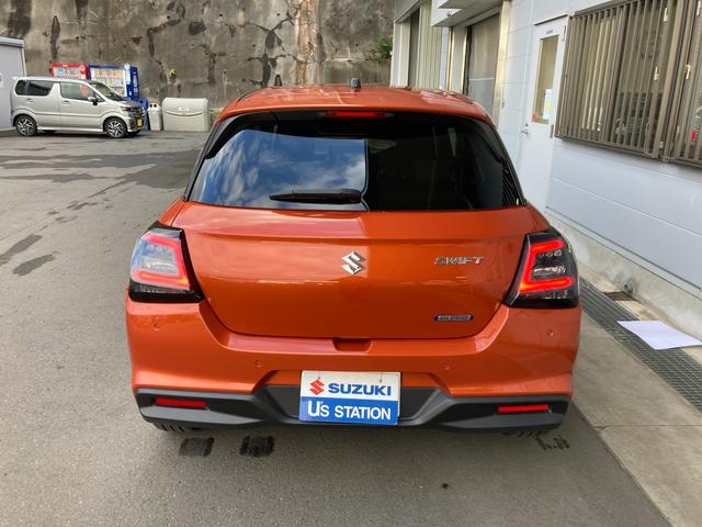 スイフト ＨＹＢＲＩＤ　ＭＺ　衝突被害軽減システム　オートライト　１６インチアルミ　プッシュスタート　パドルシフト　シートヒーター　オートエアコン　アイドリングストップ　ＵＳＢソケット　横滑り防止機能　衝突安全ボディ　盗難防止システム　取扱説明書　メンテナンスノート（6枚目）