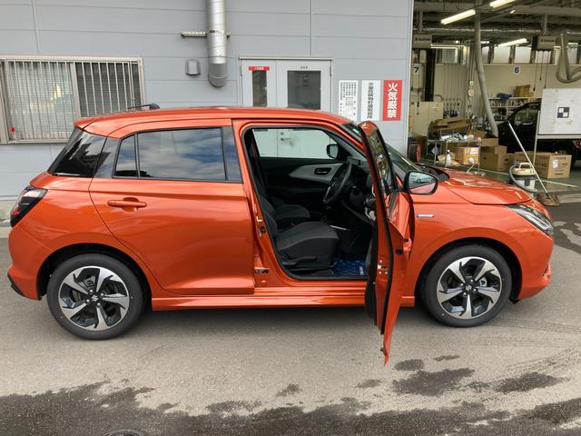 スイフト ＨＹＢＲＩＤ　ＭＺ　衝突被害軽減システム　オートライト　１６インチアルミ　プッシュスタート　パドルシフト　シートヒーター　オートエアコン　アイドリングストップ　ＵＳＢソケット　横滑り防止機能　衝突安全ボディ　盗難防止システム　取扱説明書　メンテナンスノート（10枚目）