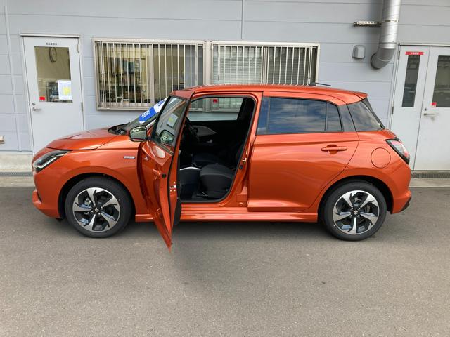 スイフト ＨＹＢＲＩＤ　ＭＺ　衝突被害軽減システム　オートライト　１６インチアルミ　プッシュスタート　パドルシフト　シートヒーター　オートエアコン　アイドリングストップ　ＵＳＢソケット　横滑り防止機能　衝突安全ボディ　盗難防止システム　取扱説明書　メンテナンスノート（12枚目）