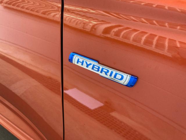 スイフト ＨＹＢＲＩＤ　ＭＺ　衝突被害軽減システム　オートライト　１６インチアルミ　プッシュスタート　パドルシフト　シートヒーター　オートエアコン　アイドリングストップ　ＵＳＢソケット　横滑り防止機能　衝突安全ボディ　盗難防止システム　取扱説明書　メンテナンスノート（20枚目）