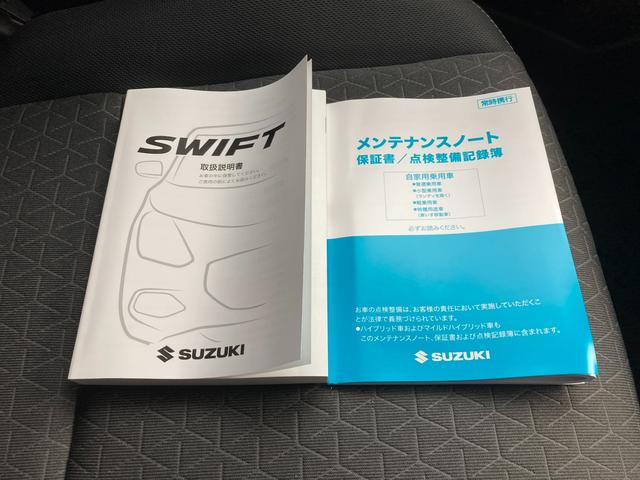 スイフト ＨＹＢＲＩＤ　ＭＺ　衝突被害軽減システム　オートライト　１６インチアルミ　プッシュスタート　パドルシフト　シートヒーター　オートエアコン　アイドリングストップ　ＵＳＢソケット　横滑り防止機能　衝突安全ボディ　盗難防止システム　取扱説明書　メンテナンスノート（49枚目）