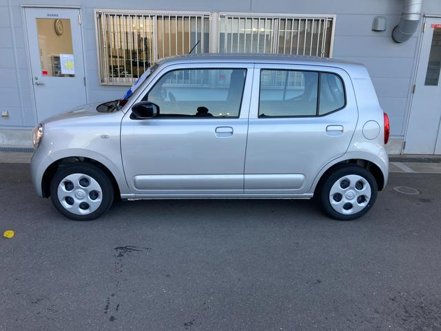 アルト Ｌ　２型　衝突被害軽減システム　アイドリングストップ　フルホイールキャップ　オートライト　電動格納ドアミラー　パワーウィンドウ　シートヒーター　横滑り防止機能　衝突安全ボディ　盗難防止システム　取扱説明書　メンテナンスノート（9枚目）