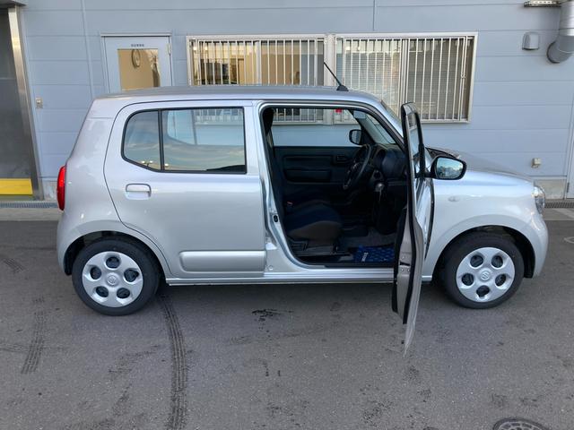 アルト Ｌ　２型　衝突被害軽減システム　アイドリングストップ　フルホイールキャップ　オートライト　電動格納ドアミラー　パワーウィンドウ　シートヒーター　横滑り防止機能　衝突安全ボディ　盗難防止システム　取扱説明書　メンテナンスノート（10枚目）