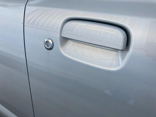 アルト Ｌ　２型　衝突被害軽減システム　アイドリングストップ　フルホイールキャップ　オートライト　電動格納ドアミラー　パワーウィンドウ　シートヒーター　横滑り防止機能　衝突安全ボディ　盗難防止システム　取扱説明書　メンテナンスノート（18枚目）