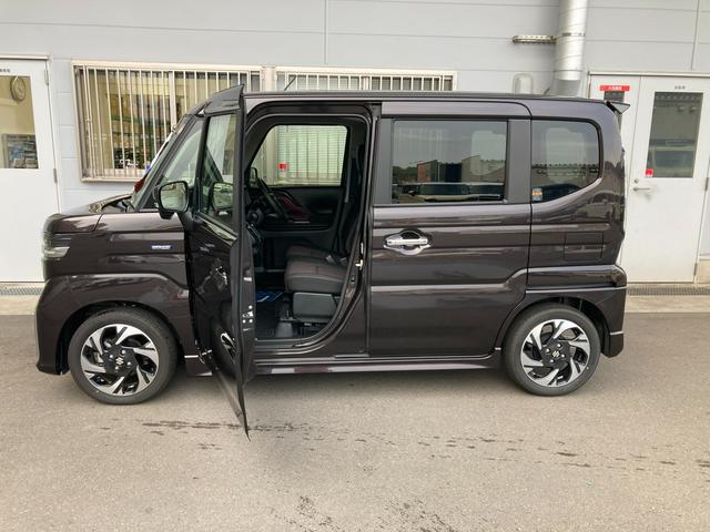 スペーシアカスタム カスタム　ＨＹＢＲＩＤ　ＸＳターボ　ナビ　全方位カメラ　１５インチアルミ　オートライト　両側電動スライドドア　プッシュスタート　シートヒーター　ステアリングヒーター　オートエアコン　衝突被害軽減システム　アイドリングストップ　横滑り防止機能　衝突安全ボディ（11枚目）