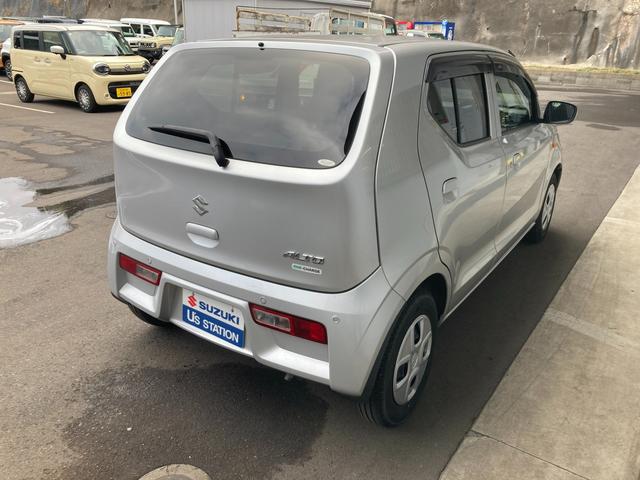 アルト Ｓ　３型　オートライト　ＣＤステレオ　ＥＴＣ　シートヒーター　スズキの大決算！２月７日から８日の２日間限定価格となります。当店が自信を持って販売する車がスタッフと共にお客様のご来店をお待ちしています！店舗へご来店いただける方のみ販売させて頂きます。（5枚目）