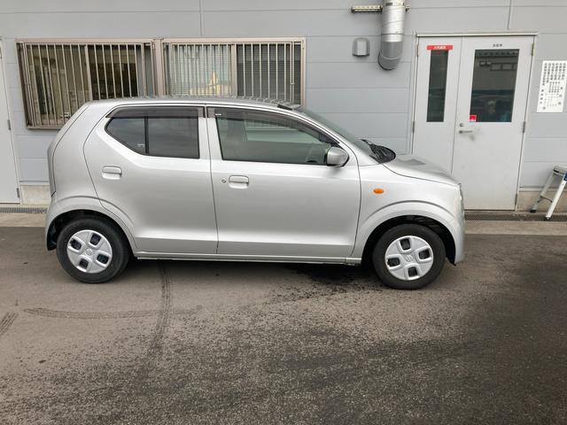 アルト Ｓ　３型　オートライト　ＣＤステレオ　ＥＴＣ　シートヒーター　スズキの大決算！２月７日から８日の２日間限定価格となります。当店が自信を持って販売する車がスタッフと共にお客様のご来店をお待ちしています！店舗へご来店いただける方のみ販売させて頂きます。（8枚目）