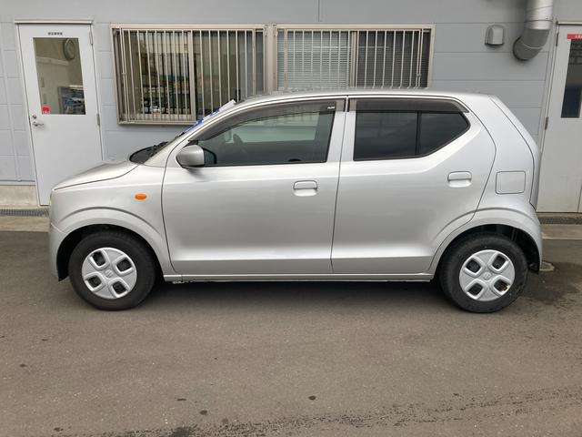 アルト Ｓ　３型　オートライト　ＣＤステレオ　ＥＴＣ　シートヒーター　スズキの大決算！２月７日から８日の２日間限定価格となります。当店が自信を持って販売する車がスタッフと共にお客様のご来店をお待ちしています！店舗へご来店いただける方のみ販売させて頂きます。（9枚目）