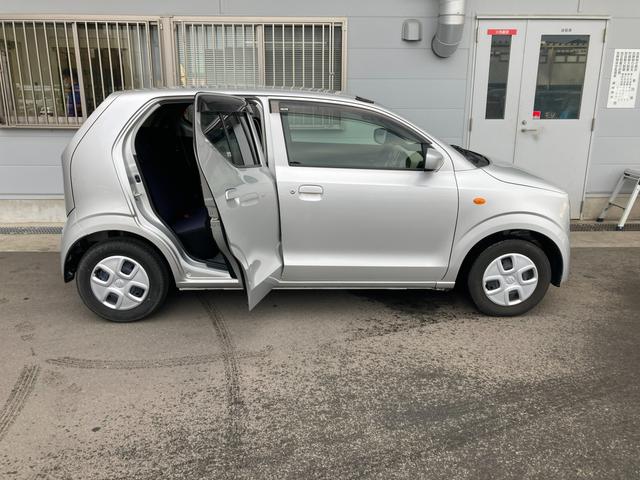 アルト Ｓ　３型　オートライト　ＣＤステレオ　ＥＴＣ　シートヒーター　スズキの大決算！２月７日から８日の２日間限定価格となります。当店が自信を持って販売する車がスタッフと共にお客様のご来店をお待ちしています！店舗へご来店いただける方のみ販売させて頂きます。（11枚目）