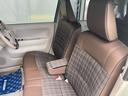 【フロントシート】ベンチシートタイプで狭い駐車スペースでも乗り降りラクラクです♪