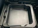 【シートアンダーボックス】助手席シート下に収納スペースがあります♪