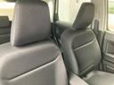 【フロントシート】ベンチシートタイプで狭い駐車スペースでも乗り降りラクラクです♪