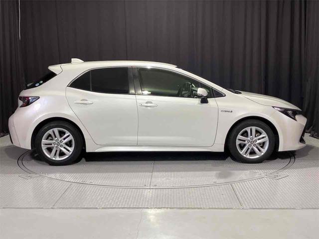 カローラスポーツ ハイブリッドＧ　ＥＴＣ　バックカメラ　ナビ　クリアランスソナー　オートクルーズコントロール　レーンアシスト　アルミホイール　オートマチックハイビーム　オートライト　スマートキー　電動格納ミラー　ＣＶＴ　ＥＳＣ　ＵＳＢ（14枚目）