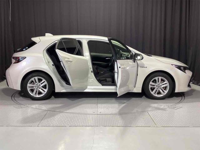 カローラスポーツ ハイブリッドＧ　ＥＴＣ　バックカメラ　ナビ　クリアランスソナー　オートクルーズコントロール　レーンアシスト　アルミホイール　オートマチックハイビーム　オートライト　スマートキー　電動格納ミラー　ＣＶＴ　ＥＳＣ　ＵＳＢ（26枚目）