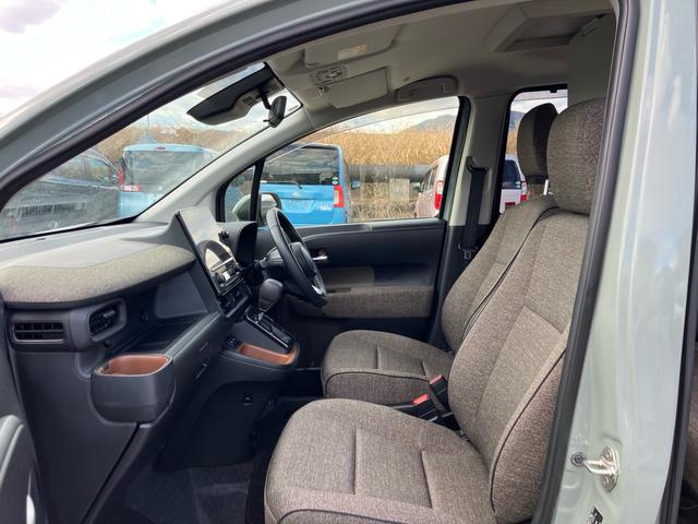 シエンタ Ｚ　両側電動スライドドア　パノラミックビューモニター　ナビ　フルセグテレビ　クリアランスソナー　スマートキー　プッシュスタート　衝突被害軽減システム（29枚目）