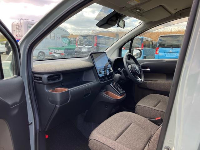 シエンタ Ｚ　両側電動スライドドア　パノラミックビューモニター　ナビ　フルセグテレビ　クリアランスソナー　スマートキー　プッシュスタート　衝突被害軽減システム（30枚目）