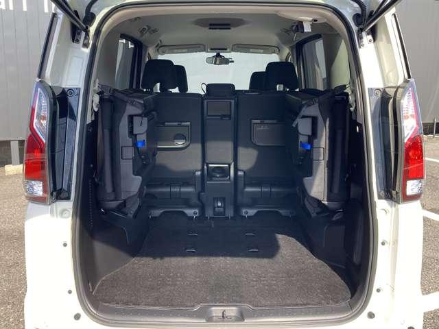 セレナ ２．０　ハイウェイスター　Ｖセレクション　大画面ナビ（ブルーレイ対応）・アラウンドビ　全周カメラ　Ｉ－ＳＴＯＰ　サイドカメラ　両側ＡＳＤ　Ａクルーズ　ワンオ－ナ－車　車線逸脱　ＬＥＤヘッドライト　バックカメラ　パーキングアシスト　ＥＴＣ　ＴＶナビ　ドライブレコーダー　キーレス　アルミ（17枚目）