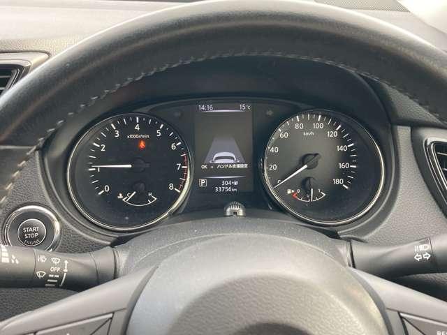 視認性の高いメーターです。燃費、走行距離なども表示されます。